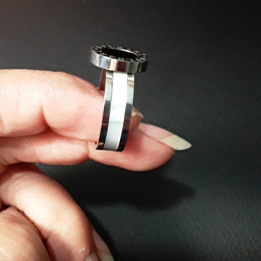 Ring - Picture 3 of 4